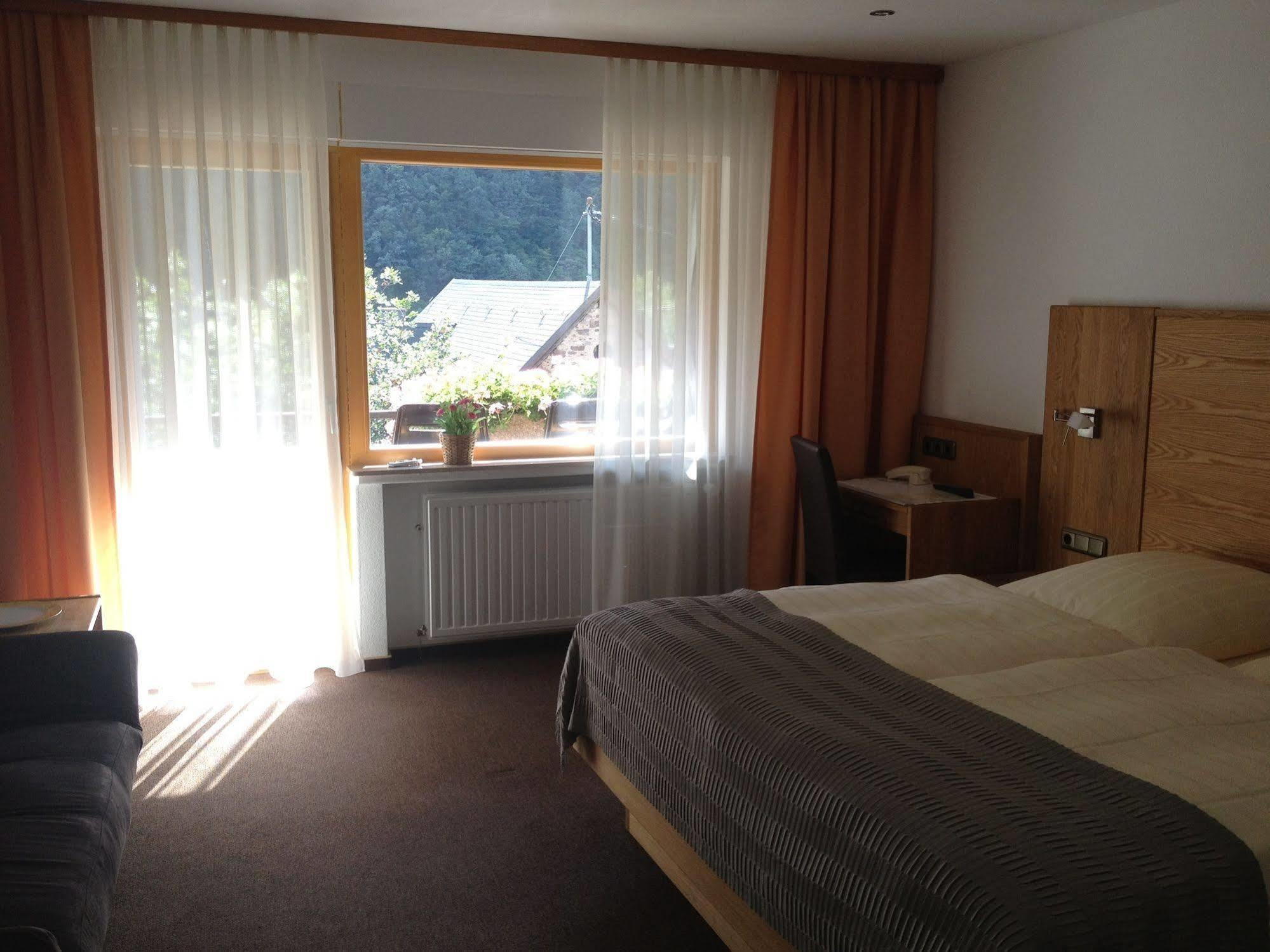 Hotel Weingut Dehren Ellenz-Poltersdorf Eksteriør billede